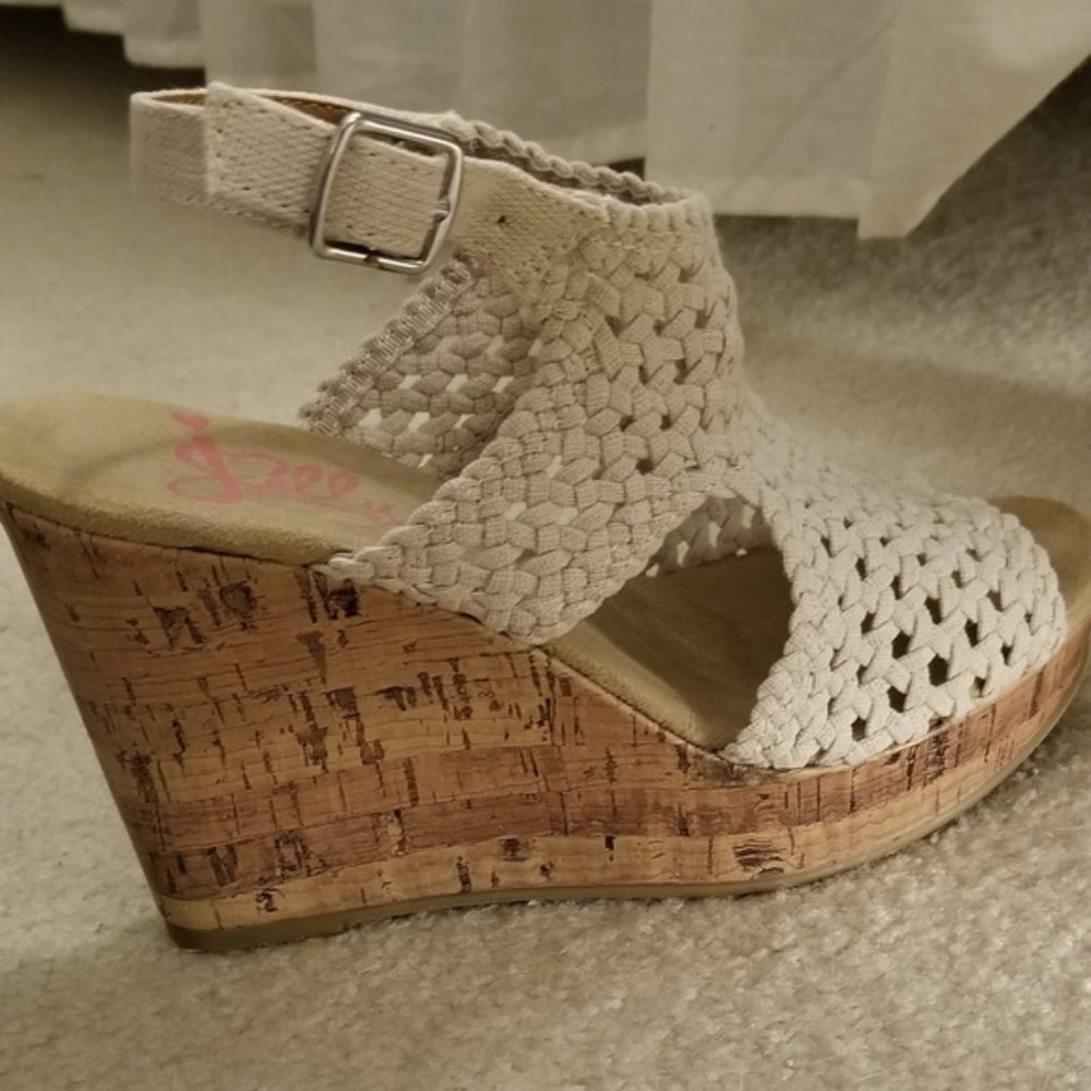 NWOT Jellypop memory foam wedges